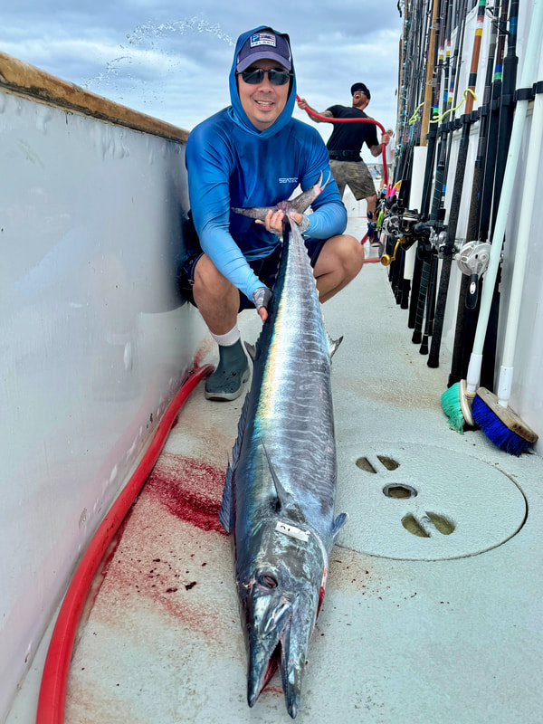 Reeling in a 40 pound King Fish with 25ib braided line. Captain